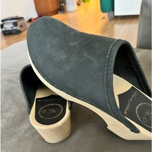 No.6 Old School Clog in Black $40
